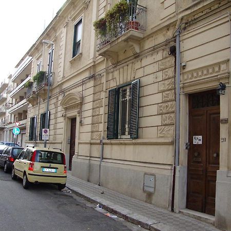 La Maison Des Livres Reggio di Calabria Eksteriør billede