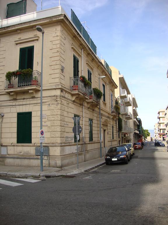 La Maison Des Livres Reggio di Calabria Eksteriør billede