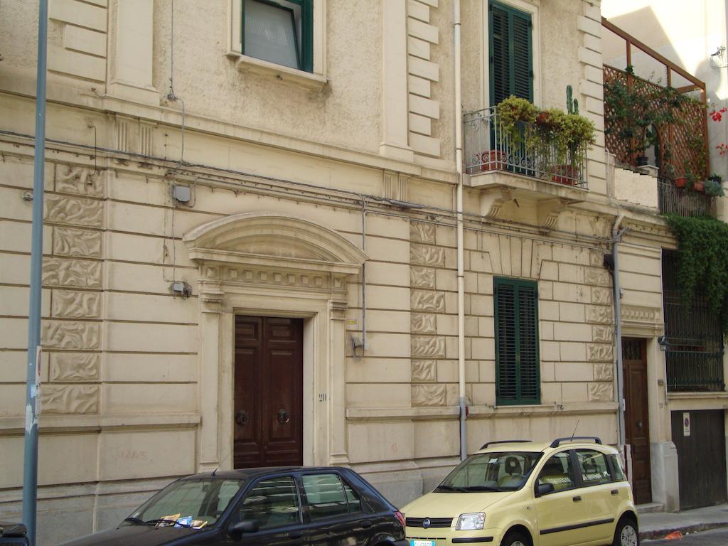 La Maison Des Livres Reggio di Calabria Eksteriør billede