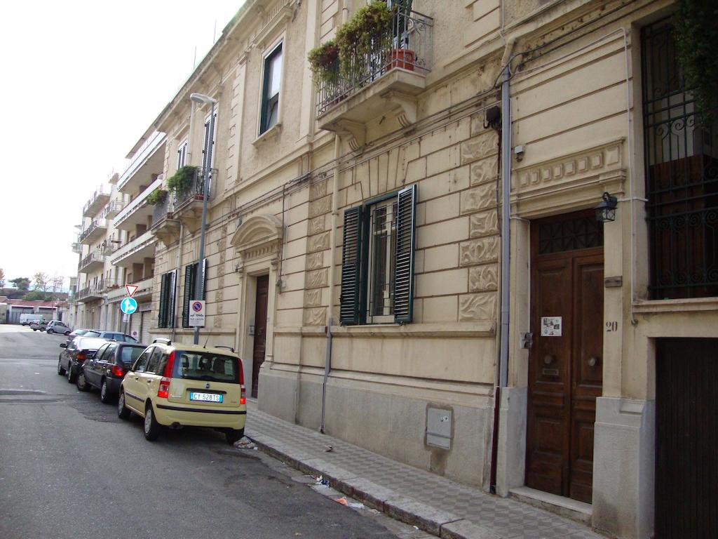 La Maison Des Livres Reggio di Calabria Eksteriør billede