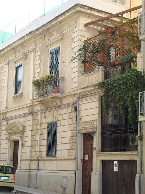 La Maison Des Livres Reggio di Calabria Eksteriør billede